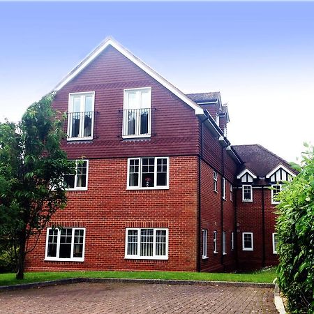 St Raphael House, City Centre Charming Apartments Basingstoke Kültér fotó