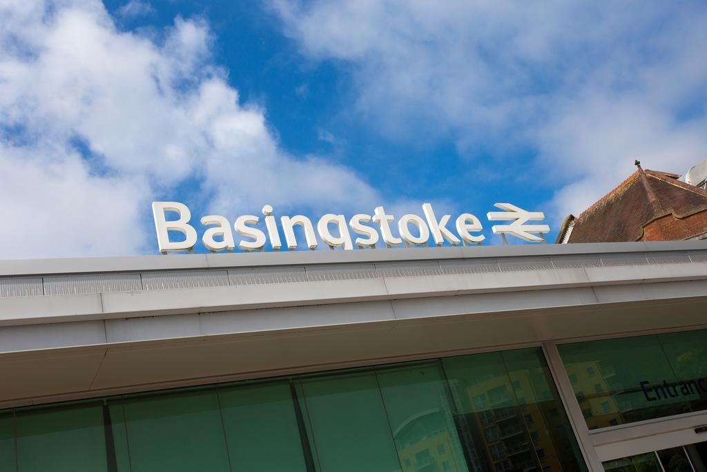 St Raphael House, City Centre Charming Apartments Basingstoke Kültér fotó
